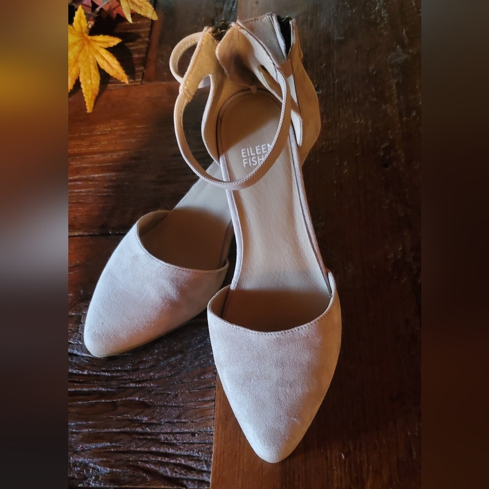 Eileen Fisher beige pumps size 8